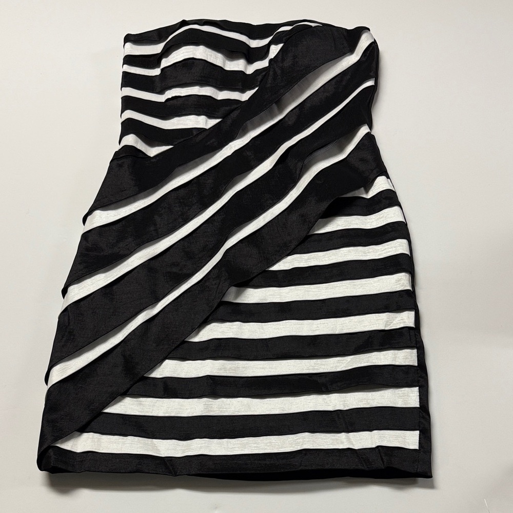 Cartise Black and White Striped Strapless Dress